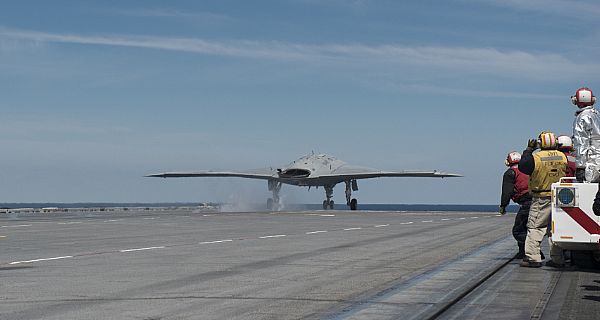 Navy-X-47B-takes-off-from-USS-Bush-web_1