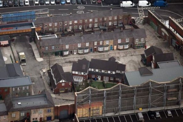 Aerial-shot-of-Coronation-Street-set-600